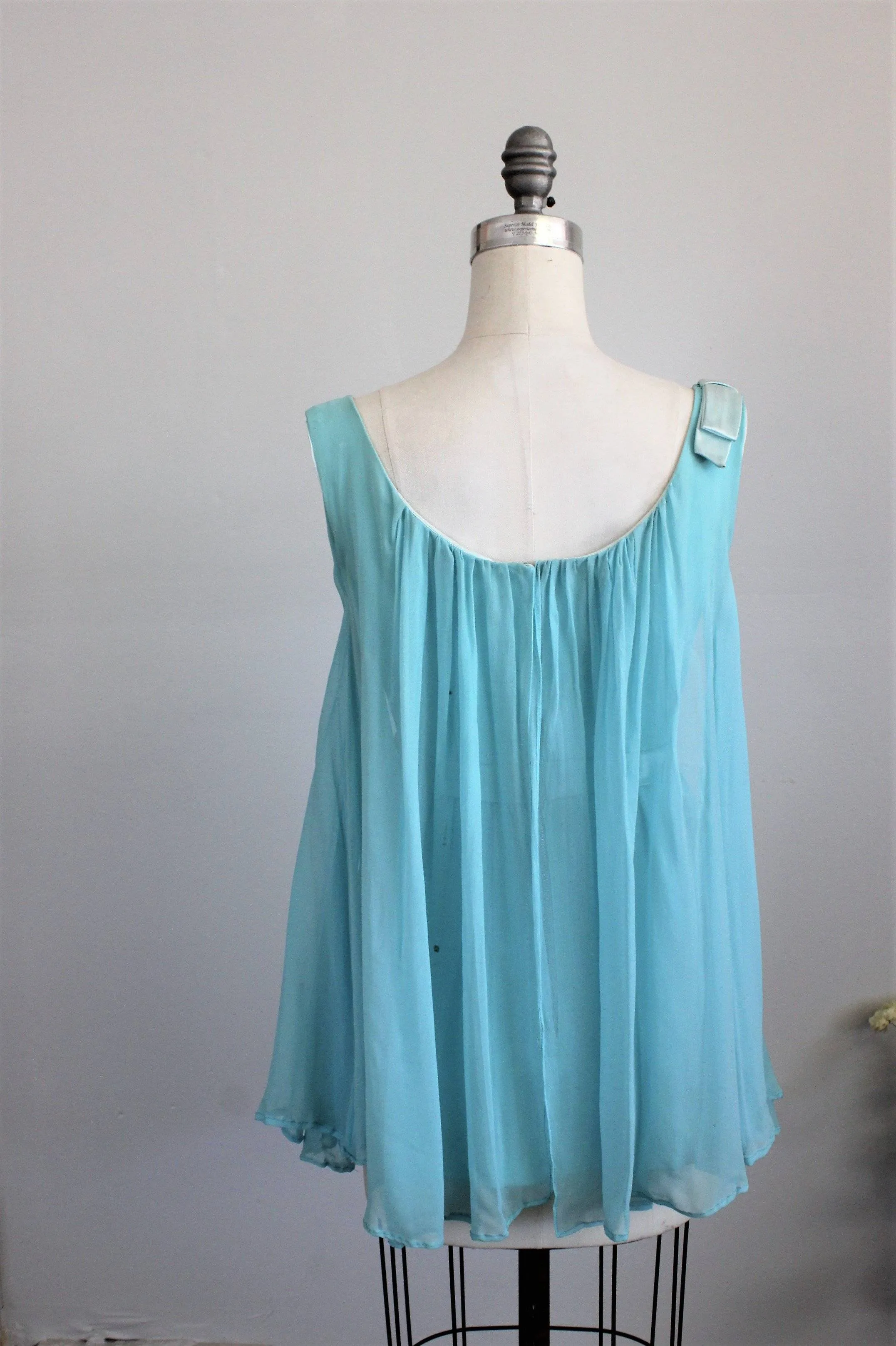 CLEARANCE: Vintage 1960s Robins Egg Blue Flowy Blouse
