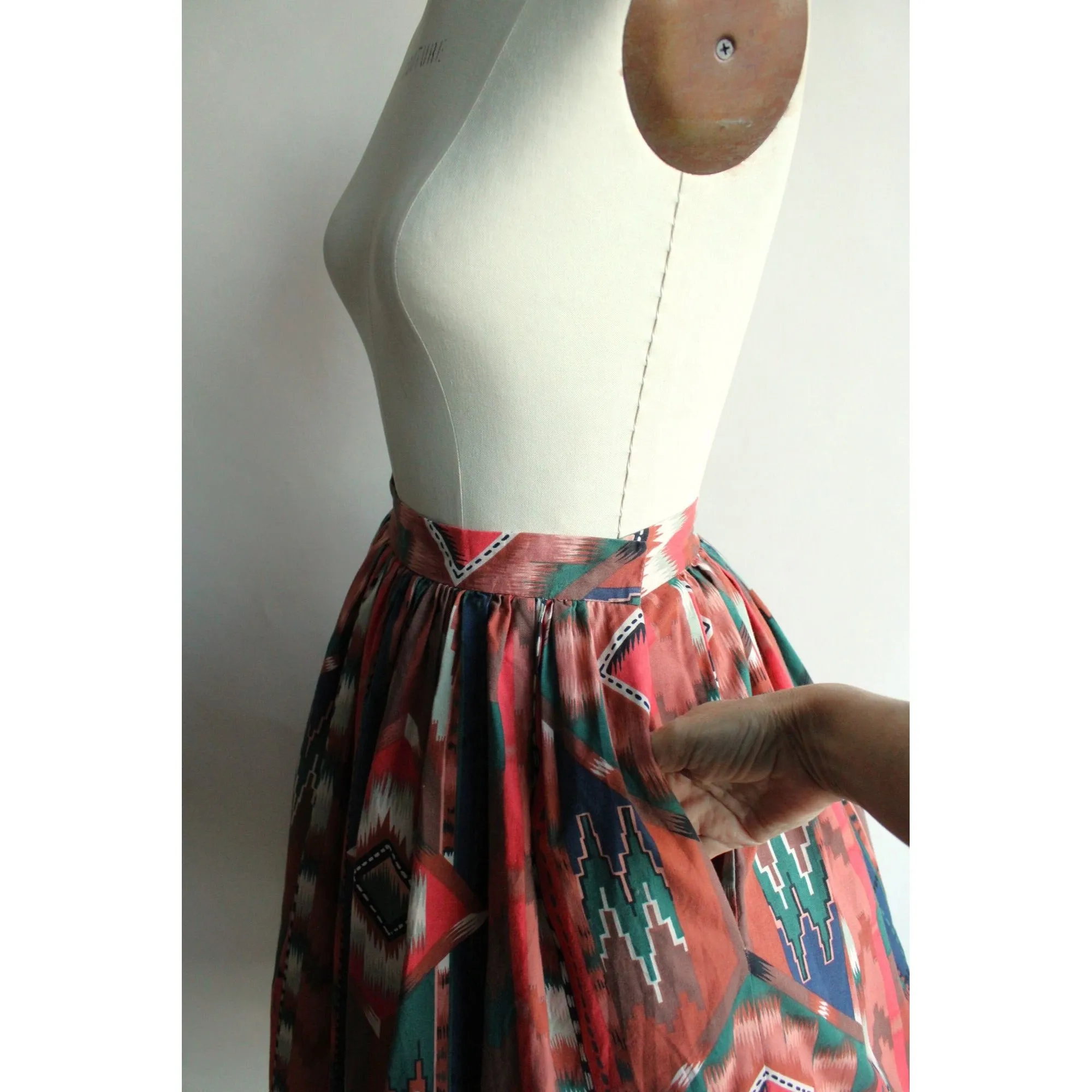 Vintage 1950s 1960s  Southwestern Print Full Skirt